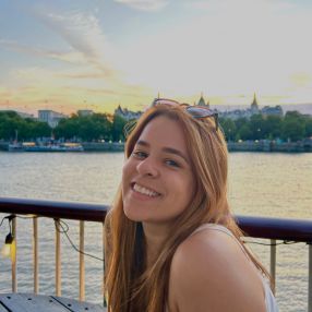 Ana Beatriz, Babysitter a Catanzaro