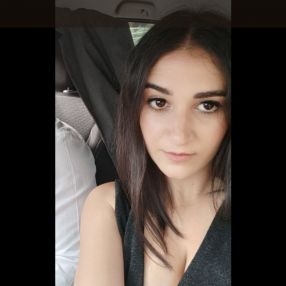 Sara, Babysitter a Garbagnate milanese