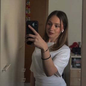 Jasmine, Babysitter in Notaresco