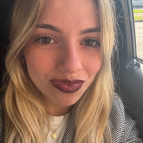 Jasmine, Babysitter a Eraclea