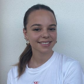 Lilie, Babysitter in Brebbia