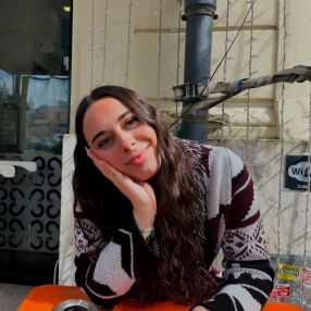 Sara, Babysitter a Budrio