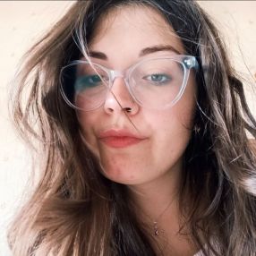 Emily Jennifer, Babysitter in Catania