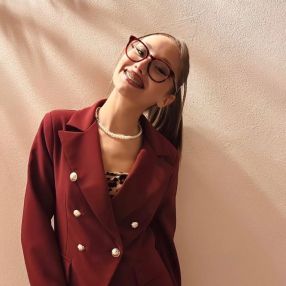 Vittoria, Babysitter in Lastra a Signa