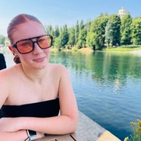 Sofia, Babysitter a Volvera