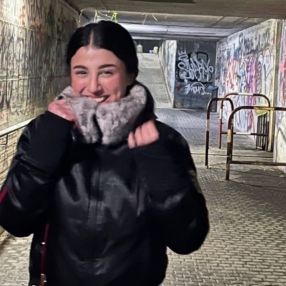 Sara, Babysitter a Passatempo