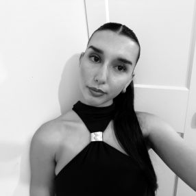 Ariana, Babysitter in Mira