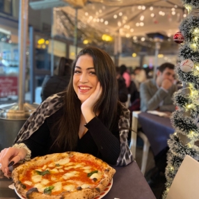 Gloria, Babysitter a L'Aquila