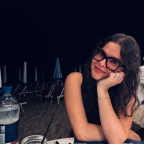 Carolina, Babysitter a Marina di Montemarciano