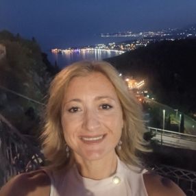 Emilia, Babysitter a Mascalucia