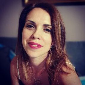 Antonella, Babysitter a Acireale