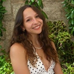 Alessia, Babysitter a Garbagnate milanese