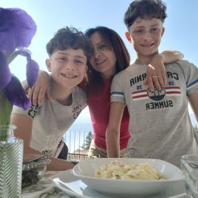 Simona, Famiglia a Ronco