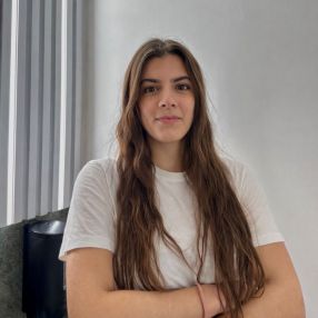 Viola Aleida, Babysitter a Lariano