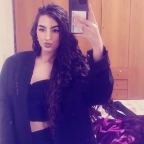 Narjisse, Babysitter in Omegna