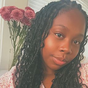De'ja, Babysitter a Reggiolo