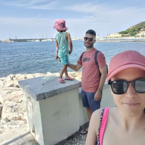 Elena, Family in Paese