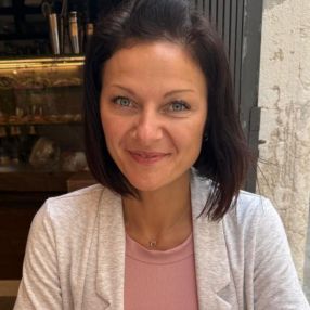 Olga, Babysitter a Boltiere