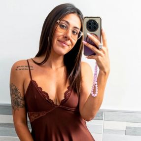 Valentina, Famiglia a Alba