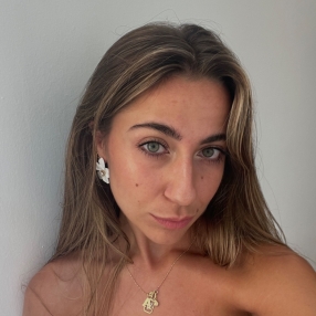 Alessia, Babysitter a Paese