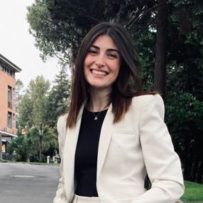 Alessia, Babysitter a Pistoia