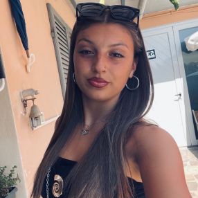 Sara, Babysitter a Vecchiano