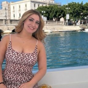 Claudia, Babysitter a Favara