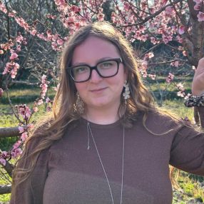 Giulia Carmen, Babysitter a Trappeto