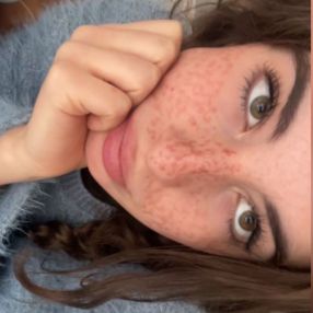 Vittoria, Babysitter a Vado Ligure