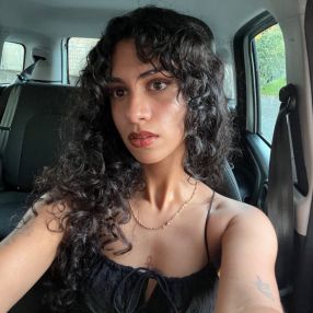 Manthi, Babysitter in Arosio