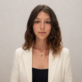 Rebecca, Babysitter a Massarosa