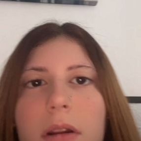 Llinda, Babysitter in Oleggio