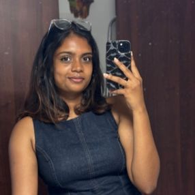 Shakya, Babysitter a Azzate