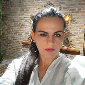 Anduela, Babysitter a Capannori