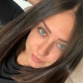 Greta, Babysitter a Madone