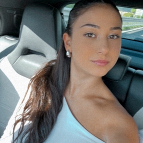 Flora, Babysitter in Casola di Napoli