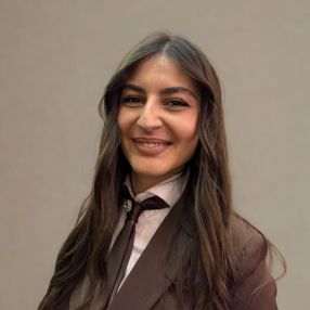 Ambra, Babysitter a Napoli