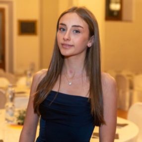 Camilla, Babysitter a San Rocco A Pilli