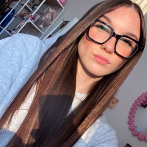 Vittoria, Babysitter a Medesano