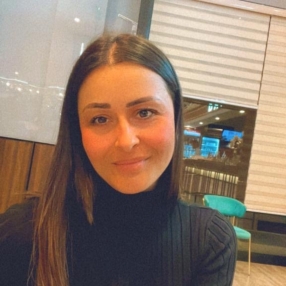 Erblina, Babysitter a Albenga