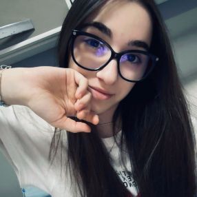 Aurora, Babysitter a Cameri