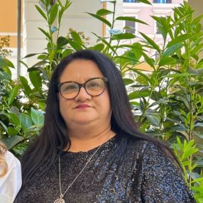 Dede, Babysitter a Nova Siri Scalo