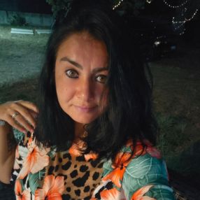 Mirabella, Babysitter a Pozzuoli