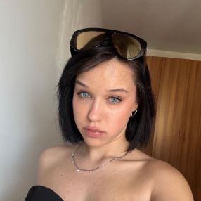 Anastasia, Babysitter a Vedelago