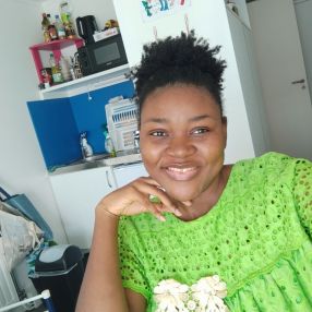 Larie, Babysitter a Parma
