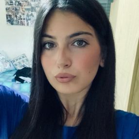 Alice, Babysitter a Favara