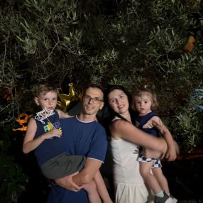 H., Family in Como