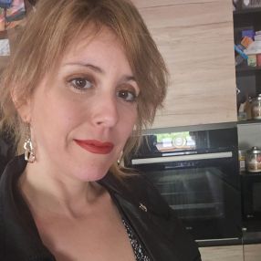 Elvira, Babysitter in Firenze