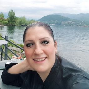 Alessandra, Babysitter a Borgomanero