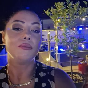 Iulia, Babysitter a Lioni